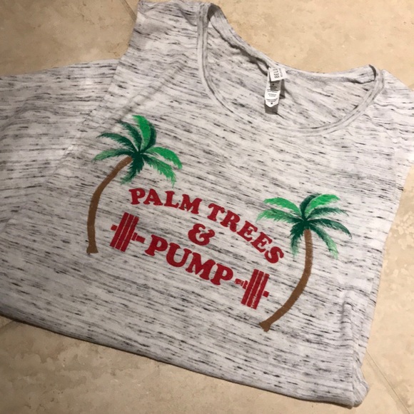 Workout tank size medium - Picture 1 of 2